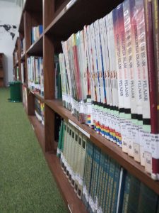 koleksi buku perpustakaan